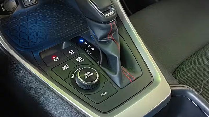 Toyota RAV4 • 2024 • 9,967 km 7