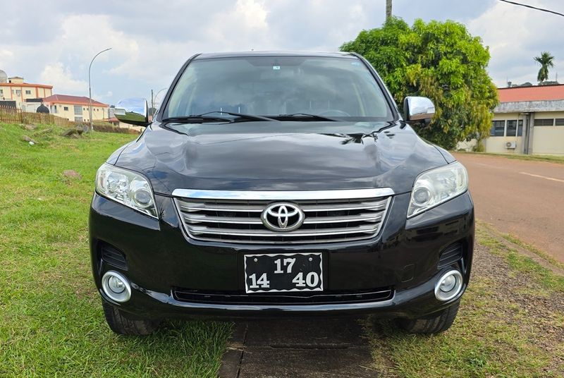 Toyota RAV4 • 2009 • 90,000 km 6