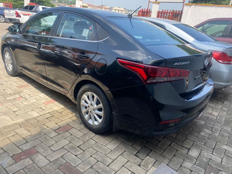 Hyundai Accent • 2019 • 8 km 3
