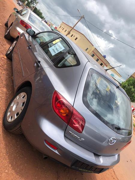 Mazda 3 • 2005 • 206,000 km 2