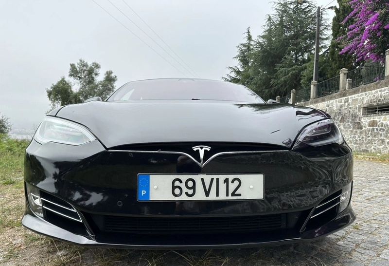 Tesla Model S • 2018 • 185,000 km 2
