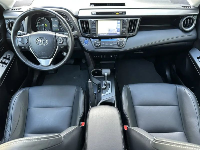 Toyota RAV4 • 2017 • 158,000 km 5