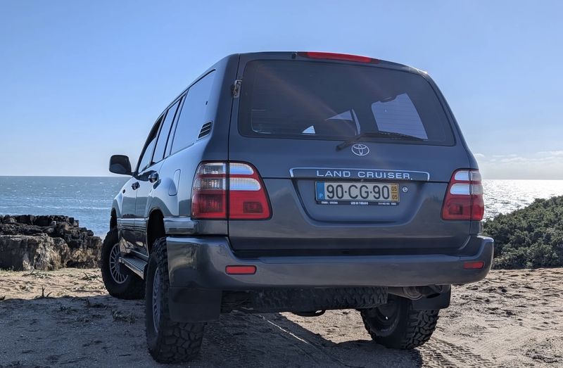 Toyota Land Cruiser • 2005 • 140,000 km 4