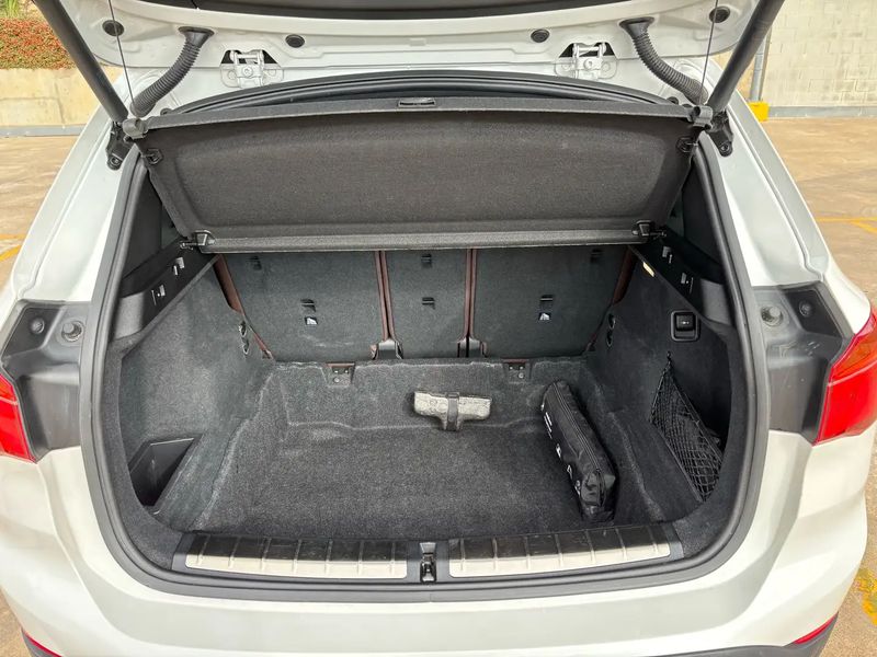 BMW X1 • 2018 • 113,000 km 9