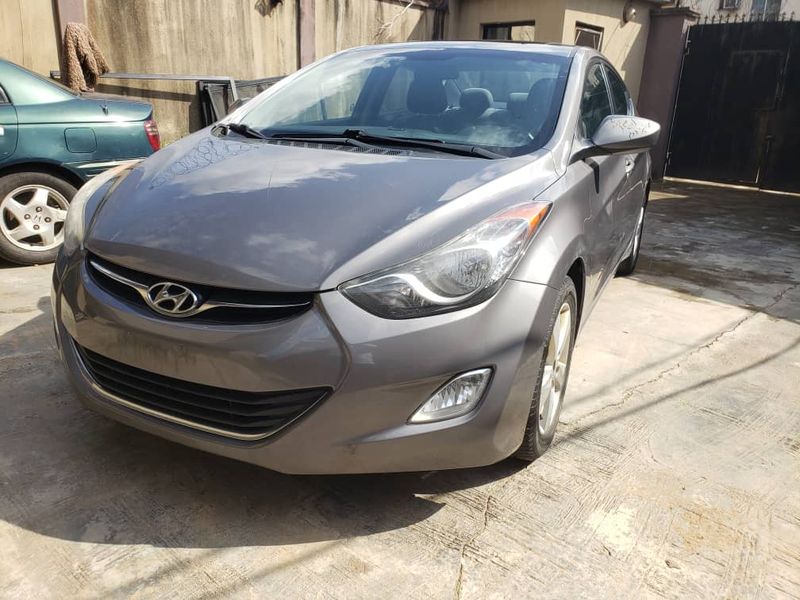 Hyundai Elantra • 2016 • 46 km 3