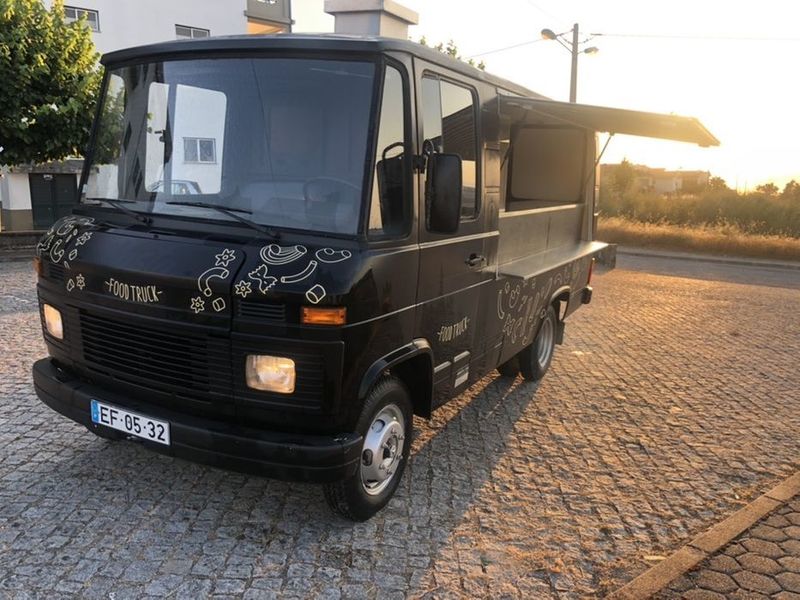 Mercedes-Benz 310 Van • 1982 • 90,000 km 1