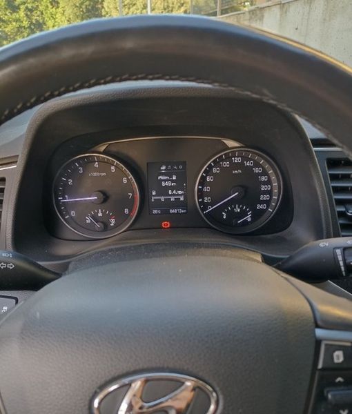 Hyundai Elantra • 2016 • 85,000 km 3