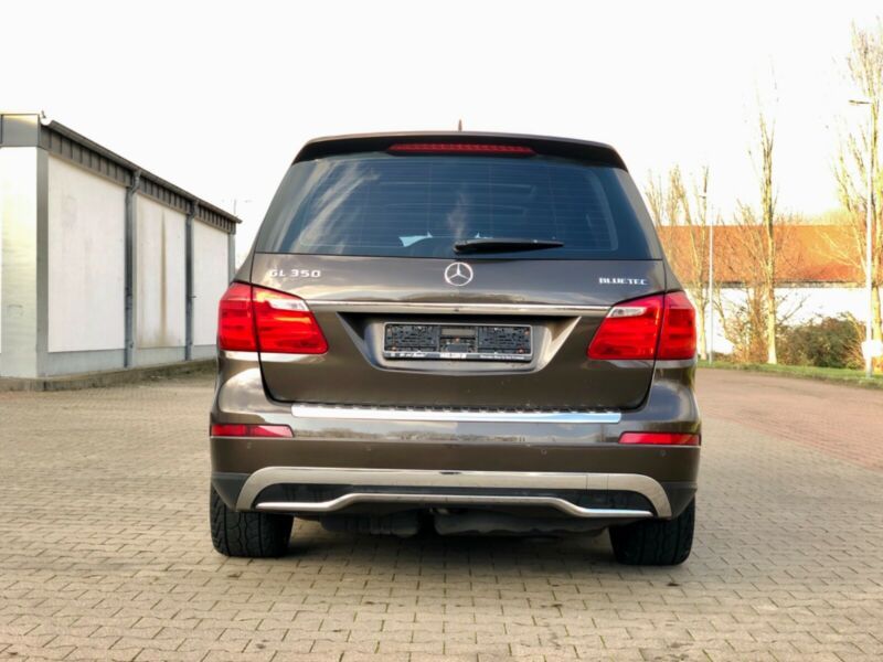 Mercedes-Benz GL • 2015 • 208,000 km 3