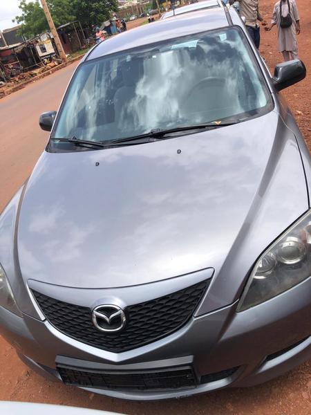 Mazda 3 • 2005 • 206,000 km 1