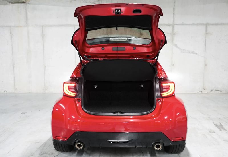 Toyota Yaris • 2022 • 33,023 km 4