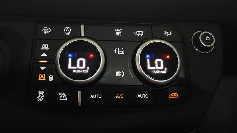 Land Rover Defender • 2020 • 53,363 km 8