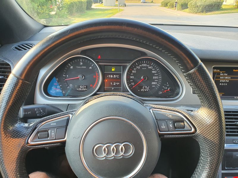 Audi Q7 • 2014 • 20,723 km 10