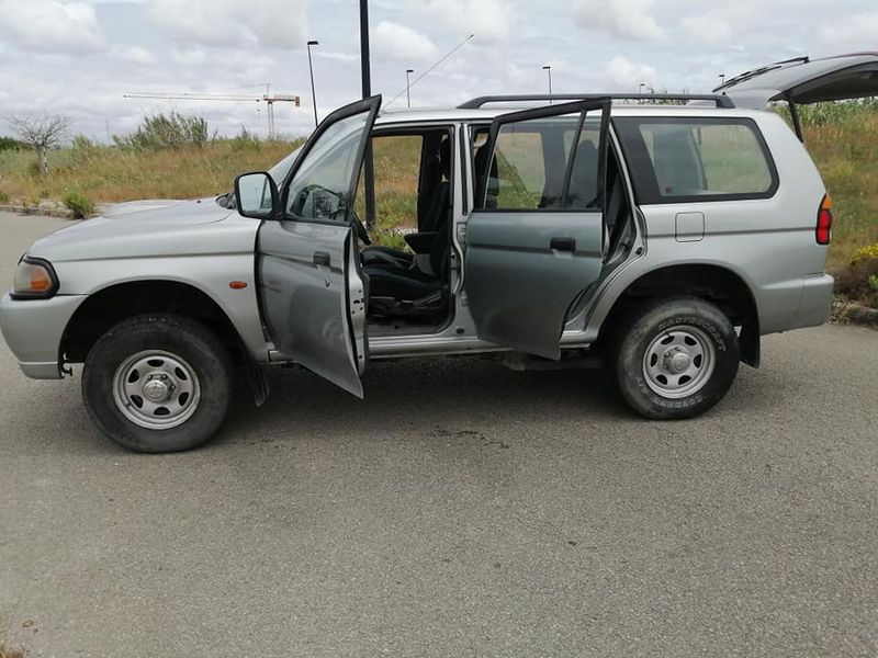 Mitsubishi Pajero • 2001 • 160,000 km 3