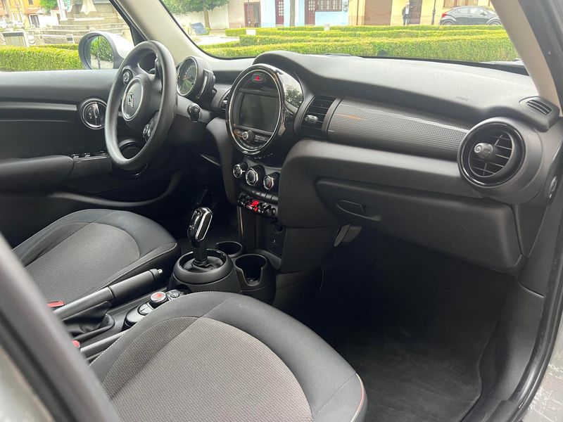 MINI Cooper • 2019 • 83,000 km 1
