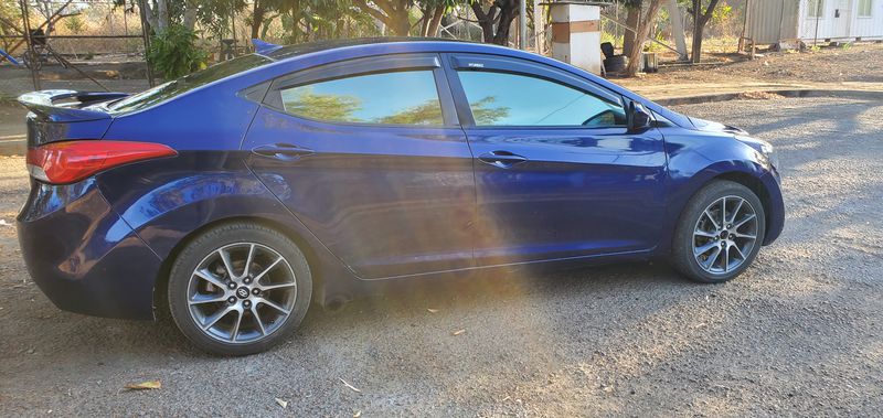 Hyundai Elantra • 2012 • 144,000 km 7