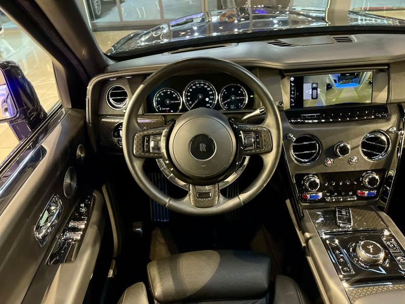 Rolls-Royce Cullinan • 2021 • 48,600 km 6