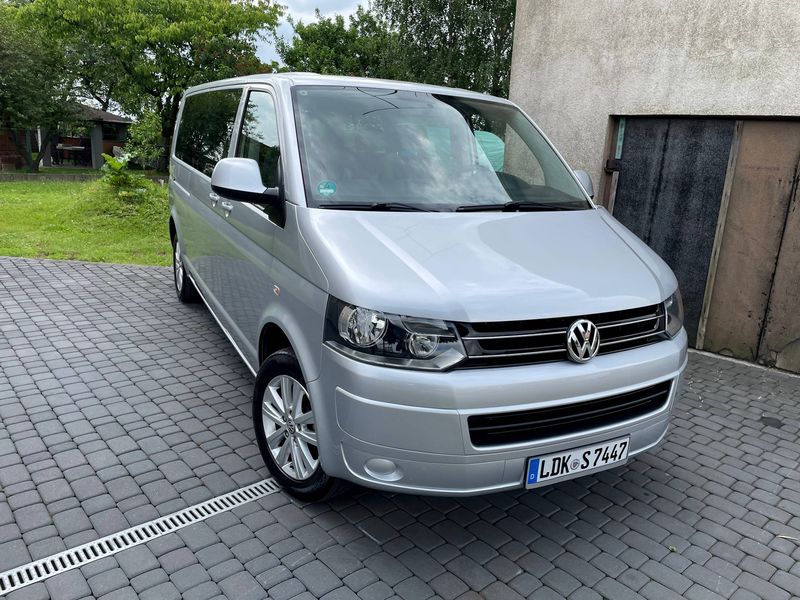 Volkswagen Caravelle • 2011 • 207,000 km 2
