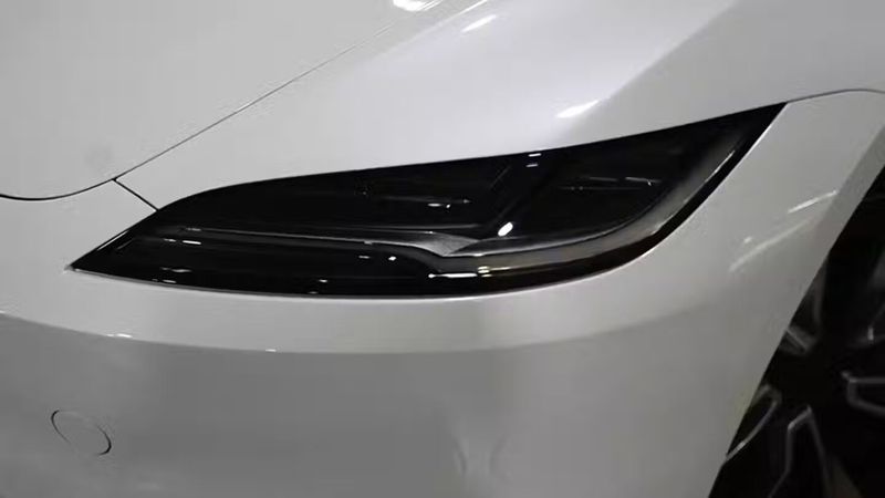 Tesla Model 3 • 2024 • 2,750 km 23