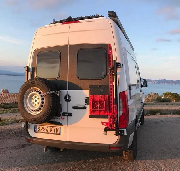 Mercedes-Benz 100 D • 2019 • 124,000 km 4