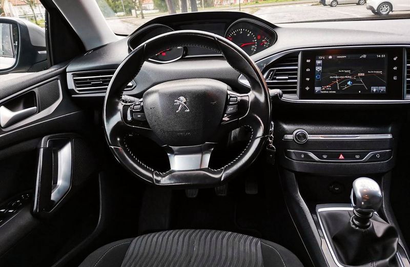 Peugeot 308 • 2017 • 120,000 km 4