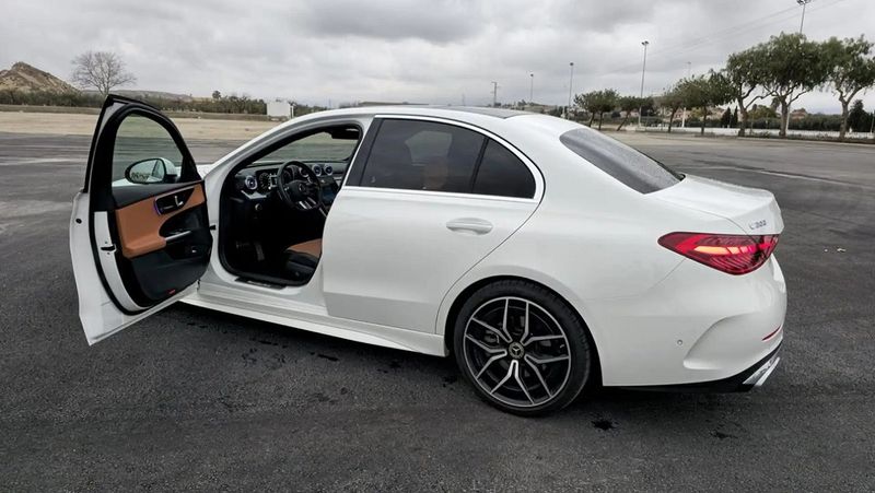 Mercedes-Benz C-Class • 2022 • 56,000 km 8