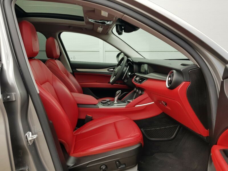 Alfa Romeo Stelvio • 2018 • 27,000 km 15