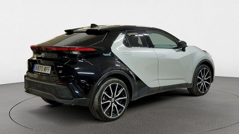 Toyota C-HR • 2024 • 16,484 km 3