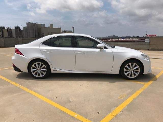 Lexus IS • 2013 • 126,000 km 6