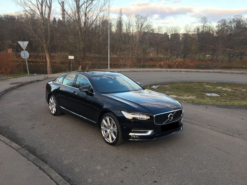 Volvo S90 • 2016 • 155,000 km 12