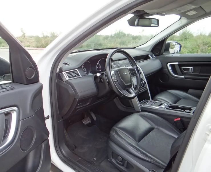 Land Rover Discovery Sport • 2016 • 87,000 km 6