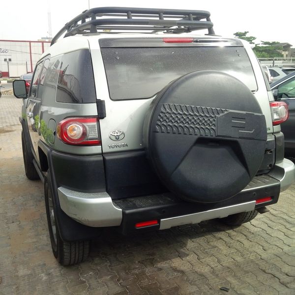 Toyota FJ Cruiser • 2012 • 2 km 2