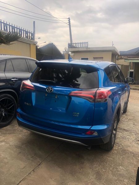 Toyota RAV4 • 2018 • 32 km 3