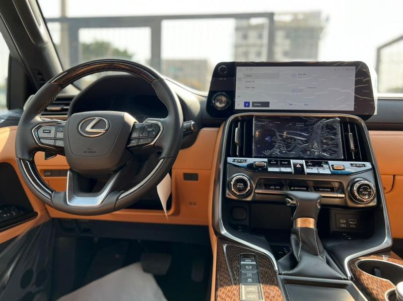 Lexus LX • 2021 • 2 km 3