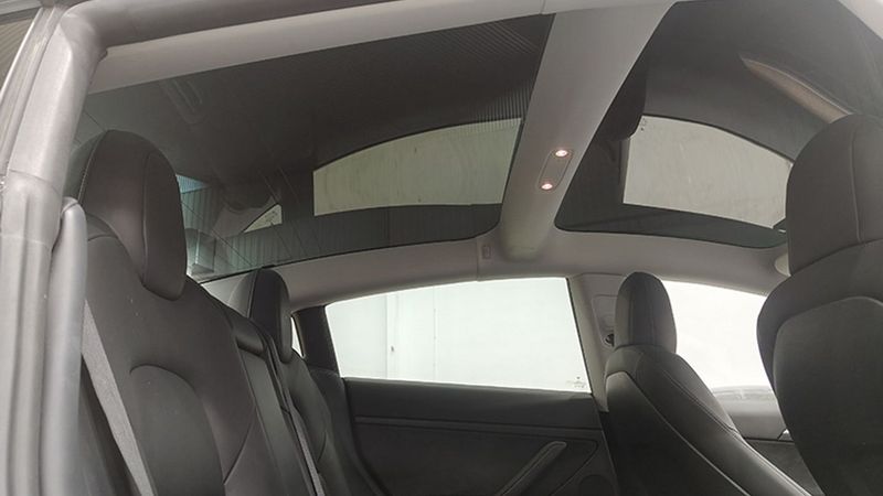 Tesla Model 3 • 2021 • 64,033 km 3