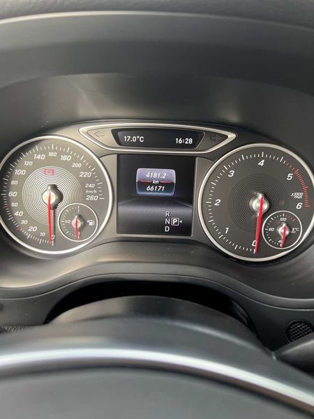 Mercedes-Benz 200 - 300 • 2016 • 66,000 km 5