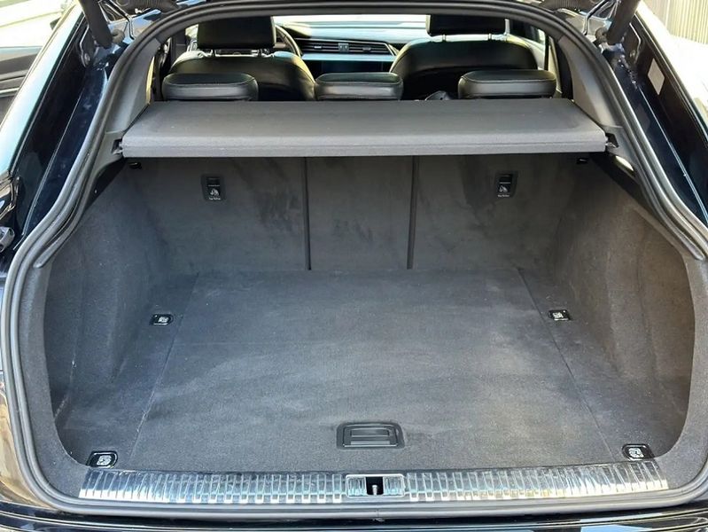 Audi e-tron • 2020 • 80,400 km 5