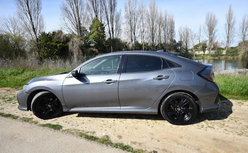 Honda Civic • 2018 • 114,000 km 3