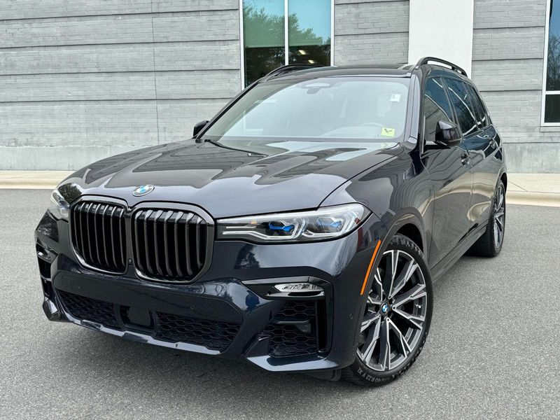 BMW X7 • 2023 • 23,145 km 1