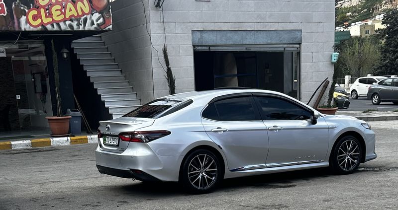 Toyota Camry Hybrid • 2023 • 110,000 km 2