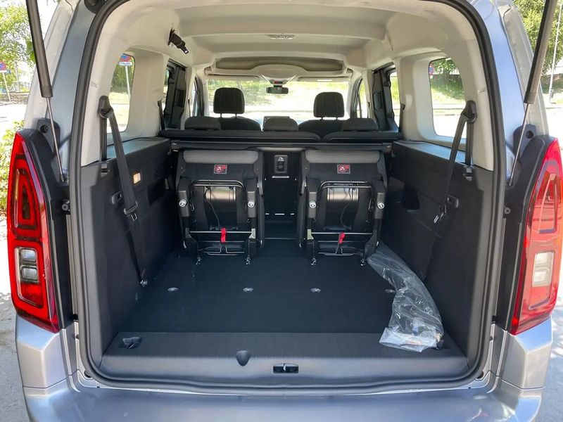 Toyota 86 • 2023 • 16,000 km 10