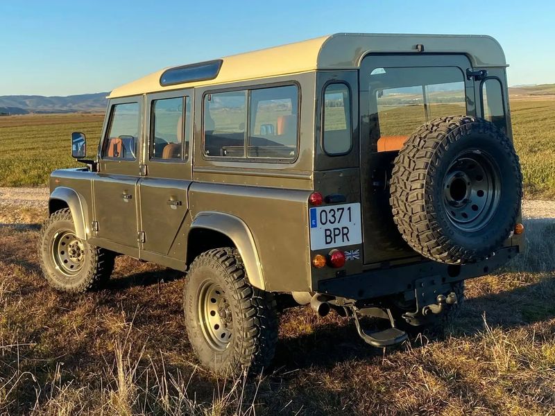 Land Rover Defender • 2001 • 184,000 km 5
