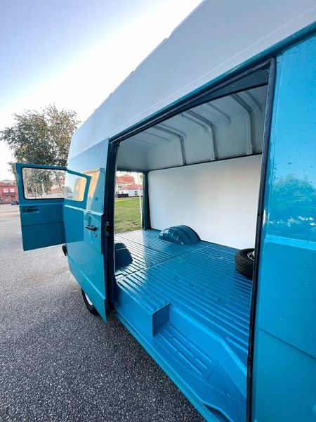 Volkswagen LT • 1979 • 136,000 km 10