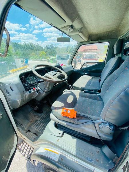 Mitsubishi Fuso canter • 1999 • 80,000 km 5