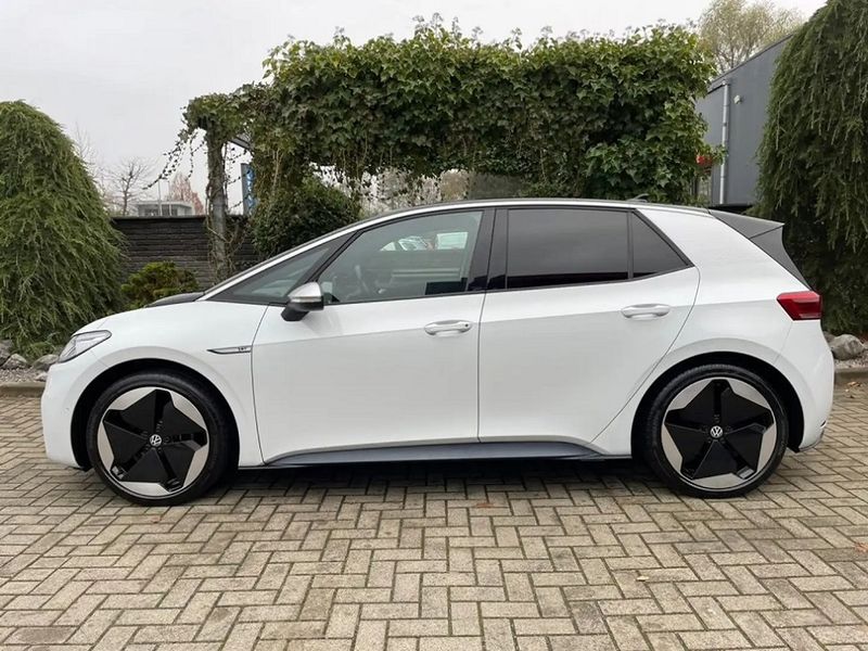 Volkswagen ID.4 • 2020 • 61,800 km 1