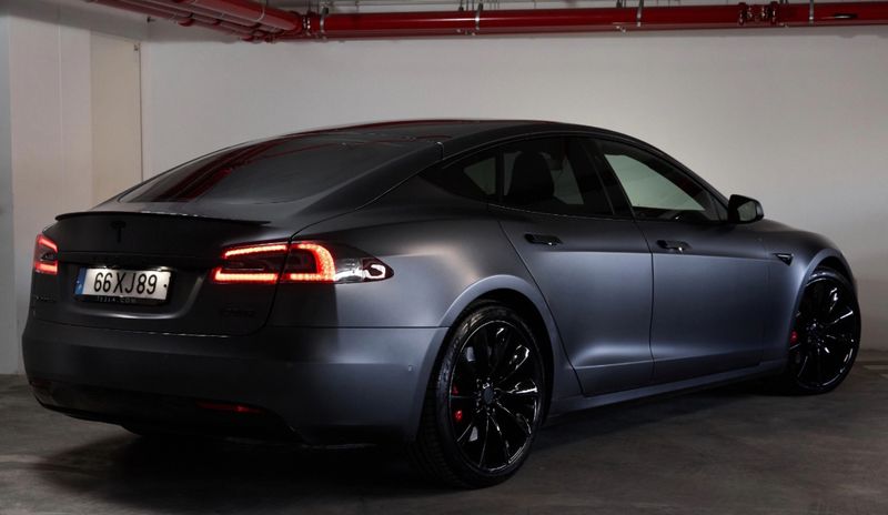 Tesla Model S • 2019 • 74,000 km 6
