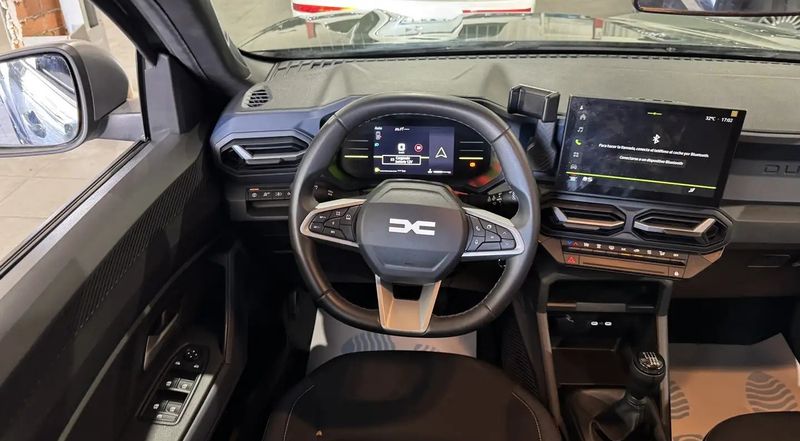 Dacia Duster • 2025 • 4,598 km 14
