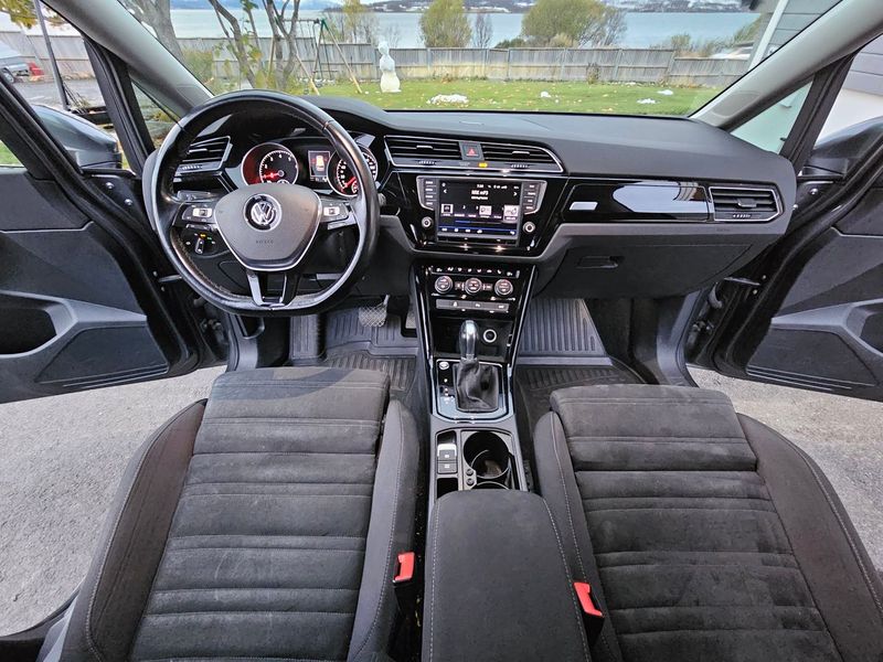 Volkswagen Touran • 2017 • 72,300 km 3
