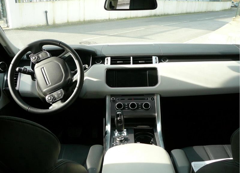 Land Rover Defender • 2015 • 40,000 km 3