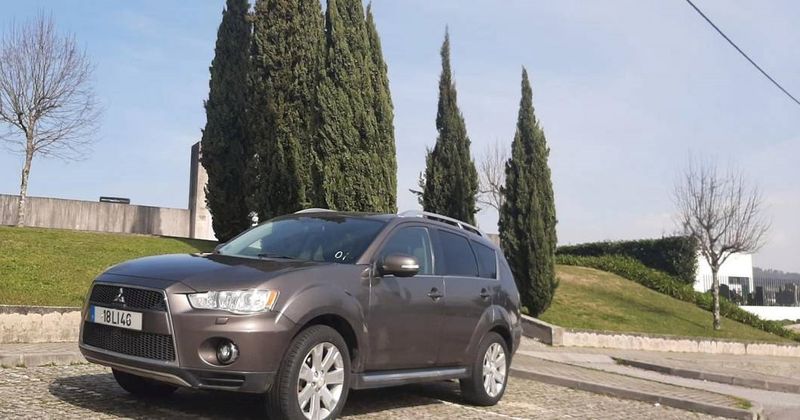 Mitsubishi Outlander • 2011 • 200,000 km 1
