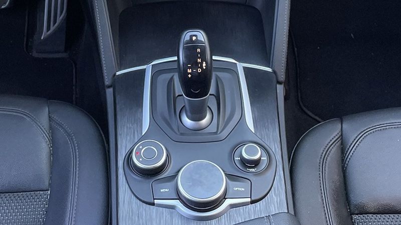 Alfa Romeo Stelvio • 2020 • 59,735 km 4